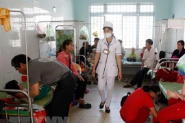 Hải Dương: Ăn nhầm bột thông bồn cầu, 46 học sinh tiểu học nhập viện