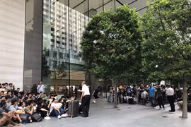 Bộ ba iPhone 11 bắt đầu chính thức lên kệ bán lẻ trên khắp thế giới