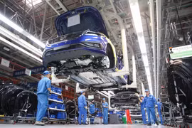 Dây chuyền lắp ráp xe ôtô tại xưởng SAIC-Volkswagen ở Thượng Hải, Trung Quốc ngày 30/10/2018. (Nguồn: THX/TTXVN)