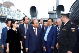 Hình ảnh Thủ tướng Nguyễn Xuân Phúc thăm Chiến hạm Rạng Đông