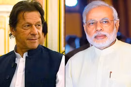 Thủ tướng Ấn Độ Narendra Modi (phải) và người đồng cấp Pakistan Imran Khan. (Nguồn: Hindustan Times)