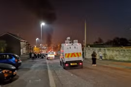 Hiện trường vụ nổ súng ở Londonderry, vùng Bắc Ireland. (Nguồn: Dailymail)