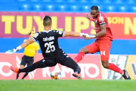 Thắng B.Bình Dương, Thành phố Hồ Chí Minh tạm dẫn đầu V-League