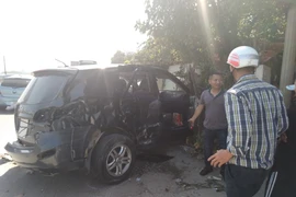 Xe 7 chỗ trong vụ tai nạn. (Ảnh: Khiếu Tư/TTXVN)