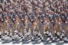 Ảnh tư liệu: Lực lượng Vệ binh Cách mạng Hồi giáo Iran (IRGC) tại lễ duyệt binh ở Tehran ngày 22/9/2018. (Nguồn: AFP/TTXVN)