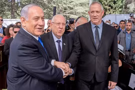 Thủ tướng Israel Benjamin Netanyahu, Tổng thống Reuven Rivlin và Lãnh đạo đảng Xanh Trắng Benny Gantz trong cuộc gặp mặt tại Jerusalem ngày 19/9/2019. (Nguồn: AFP/TTXVN)