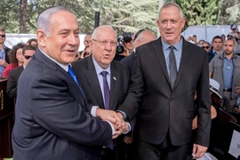 Thủ tướng Israel Benjamin Netanyahu, Tổng thống Reuven Rivlin và Lãnh đạo đảng Xanh Trắng Benny Gantz trong cuộc gặp mặt tại Jerusalem ngày 19/9/2019. (Nguồn: AFP/TTXVN)
