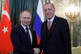 Tổng thống Nga Vladimir Putin (trái) và người đồng cấp Thổ Nhĩ Kỳ Tayyip Erdogan (phải) tại cuộc gặp ở Moskva, Nga ngày 8/4. (Nguồn: AFP/TTXVN)