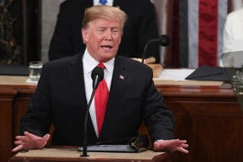 Tổng thống Mỹ Donald Trump (phía trước) đọc Thông điệp liên bang tại Hạ viện ở Washington D.C., tối 5/2/2019 (giờ địa phương). (Nguồn: AFP/TTXVN)