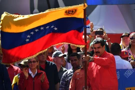 Tổng thống Venezuela Nicolas Maduro tham gia cuộc tuần hành ủng hộ Chính phủ ở Caracas ngày 23/2/2019. (Nguồn: THX/ TTXVN)