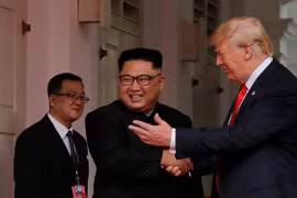 Tổng thống Mỹ Donald Trump và Nhà lãnh đạo Triều Tiên Kim Jong-un ở Singapore. (Nguồn: Reuters)