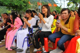 Niềm vui của người khuyết tật trong ngày kỷ niệm Ngày Quốc tế Người khuyết tật ở Ninh Bình. (Ảnh: Minh Đức/TTXVN)