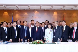 Thủ tướng Nguyễn Xuân Phúc tiếp lãnh đạo Liên hiệp Hội người Việt Nam tại châu Âu. (Ảnh: Thống Nhất/TTXVN)