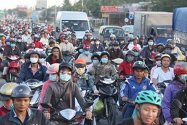 Bến Tre: Tắc đường nghiêm trọng hàng giờ liền tại cầu Rạch Miễu