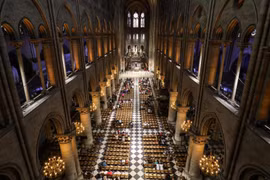 Bên trong nhà thờ Đức Bà Paris. (Nguồn: AFP)