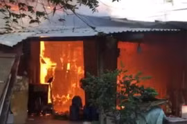 ​TP Hồ Chí Minh: Cháy lớn thiêu rụi 7 phòng trọ và nhiều tài sản