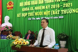 Ông Dương Tấn Hiển phát biểu sau khi được bầu giữ chức Phó Chủ tịch Ủy ban Nhân dân thành phố Cần Thơ. (Ảnh: Ngọc Thiện/TTXVN)