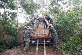 Hủy nổ bom mìn sót lại sau chiến tranh. Ảnh minh họa. (Nguồn: TTXVN)