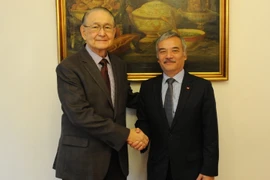 Đại sứ Việt Nam Nguyễn Hoài Dương và Đại sứ Philippines Demetrio R.Tuason. (Ảnh: Việt Hùng/Vietnam+)