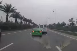 Tước giấy phép lái xe của 2 tài xế rượt đuổi "như phim hành động"