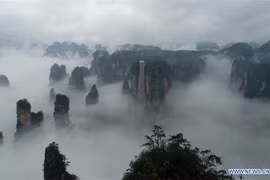 Choáng ngợp với chiếc thang máy cao nhất thế giới ở Trương Gia Giới