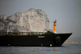 Tàu chở dầu Grace 1 của Iran ở ngoài khơi vùng lãnh thổ Gibraltar thuộc Anh. (Nguồn: IRNA/TTXVN)