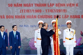 Hình ảnh Thủ tướng dự lễ kỷ niệm 50 năm ngày thành lập Bệnh viện K 