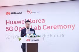 Ông Yang Chaobin, Chủ tịch Dòng sản phẩm 5G của Huawei, phát biểu trong lễ trương Phòng thí nghiệm mở 5G đầu tiên tại Seoul. (Nguồn: Yonhap)