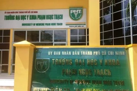 Tạm đình chỉ công tác một bác sỹ “vòi” tiền bệnh nhân