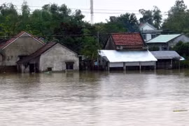 Một khu dân cư ở thôn Phước Khánh, xã Hòa Trị, huyện Phú Hòa vẫn còn ngập. (Ảnh: Thế Lập/TTXVN)
