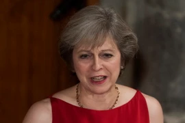 Thủ tướng Anh Theresa May đọc thông điệp Giáng sinh đầu tiên. (Nguồn: EPA/TTXVN)