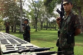 Vũ khí của các tay súng FARC được giao nộp cho Chính phủ Colombia. (Nguồn: AFP/TTXVN)