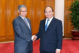 Thủ tướng Nguyễn Xuân Phúc tiếp Bộ trưởng Ngoại thương và Công nghiệp Malaysia Datuk Seri Mustapa Mohamed. (Ảnh:Thống Nhất/TTXVN)