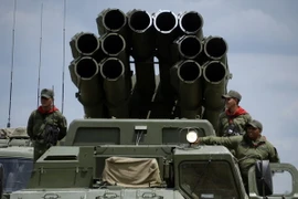 Quân đội Venezuela phóng thử nghiệm hệ thống tên lửa đa nòng BM-30 Smerch trong cuộc tập trận ở bang Apure. (Nguồn: AFP/TTXVN)