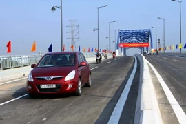 Thông xe cầu Rạch Chiếc trên đường vành đai phía Đông. (Ảnh: Hoàng Hải/TTXVN)