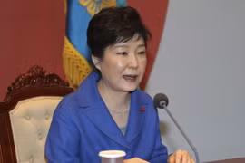 Bà Park Geun-hye tại phiên họp nội các khẩn ở thủ đô Seoul ngày 9/12. AP/TTXVN