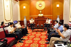 Ngành thuế trao 882 triệu đồng ủng hộ công tác phòng chống dịch tại các tỉnh phía Nam đến Ủy ban Trung ương Mặt trận Tổ quốc Việt Nam, ngày 13/8. (Ảnh: TCT)