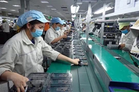 Hoạt động sản xuất công nghiệp trong quý 3 gặp nhiều khó khăn, do ảnh hưởng của dịch COVID-19 diễn biến phức tạp. (Ảnh: TTXVN)