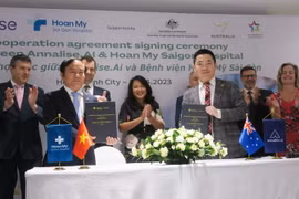 Bệnh viện Hoàn Mỹ Sài Gòn và Annalise.ai ký kết hợp tác. (Ảnh: Đinh Hằng/TTXVN)