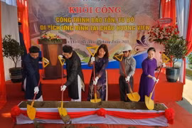 Nghi thức khởi công công trình Bảo tồn, tu bổ di tích Ưng Bình tại Châu Hương Viên. (Ảnh: Mai Trang/TTXVN)
