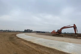 Ban quản lý dự án đầu tư xây dựng huyện Triệu Sơn thường xuyên đôn đốc, kiểm tra các đơn vị thi công đẩy nhanh tiến độ; bên cạnh đó yêu cầu các nhà thầu ký cam kết hoàn thành dự án và từng hạng mục nhỏ. (Ảnh: Khiếu Tư/TTXVN)