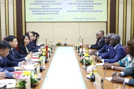 Bộ trưởng Bộ Giao thông Vận tải Nguyễn Văn Thắng phát biểu tại buổi làm việc. (Ảnh: An Đăng/TTXVN)