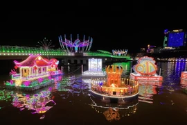 [Photo] Rực rỡ sắc màu Ngày hội Du lịch "Đêm hoa đăng Ninh Kiều”