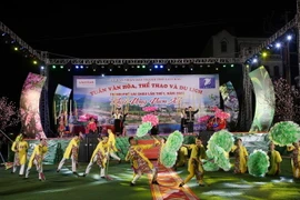 Tiết mục văn nghệ đặc biệt tại Khai mạc Tuần Văn hóa-Thể thao và Du lịch thành phố Lai Châu lần thứ nhất. (Ảnh: Quý Trung/TTXVN)