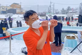 [Photo] Lễ hội câu cá trên băng nổi tiếng ở Hàn Quốc 