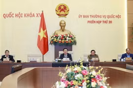 Chủ tịch Quốc hội Vương Đình Huệ phát biểu bế mạc phiên họp. (Ảnh: Doãn Tấn/TTXVN)