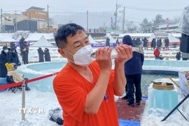 [Photo] Lễ hội câu cá trên băng nổi tiếng ở Hàn Quốc 