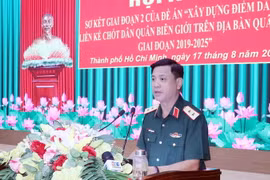 Trung tướng Nguyễn Trường Thắng, Tư lệnh Quân khu 7 phát biểu chỉ đạo Hội nghị. (Ảnh: Xuân Khu/TTXVN)