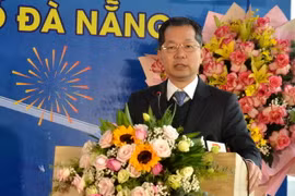 Bí thư Thành ủy Nguyễn Văn Quảng phát biểu động viên ra quân xây dựng đầu năm tại dự án Bến cảng Liên Chiểu-Phần cơ sở hạ tầng dùng chung. (Ảnh: Quốc Dũng/TTXVN)