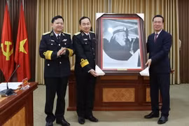 Ông Võ Văn Thưởng thăm Quân chủng Hải quân. (Ảnh: TTXVN phát)